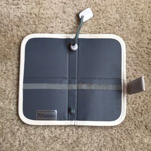 Real Techniques travel brush organizer